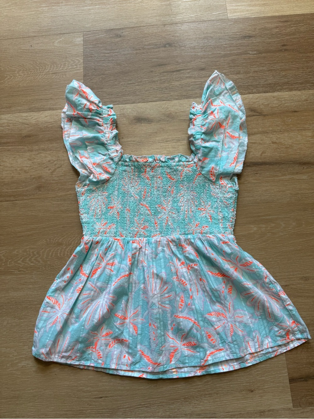 Vineyard Vines Light Blue Crop Top with Coral Floral Smocking - Picture 10 of 10